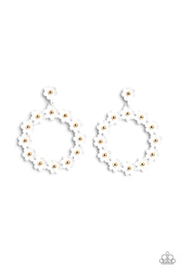 Hanging from a solitaire white daisy, a dainty collection of white daisies bloom into a free-spirited wreath below the ear. Gold studs gleam from the centers of the tactile flowers, adding an industrial sheen to the display. Earring attaches to a standard post fitting.