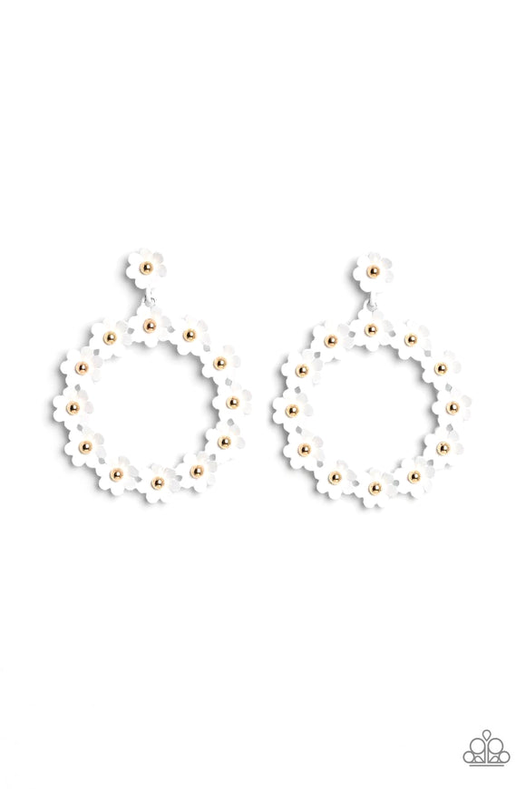 Hanging from a solitaire white daisy, a dainty collection of white daisies bloom into a free-spirited wreath below the ear. Gold studs gleam from the centers of the tactile flowers, adding an industrial sheen to the display. Earring attaches to a standard post fitting.